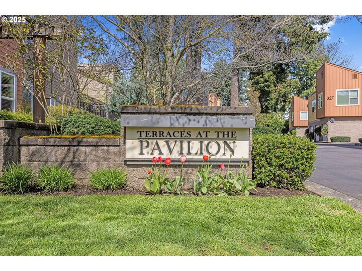 Property Photo: 347 Rustic Pl 1 OR 97401