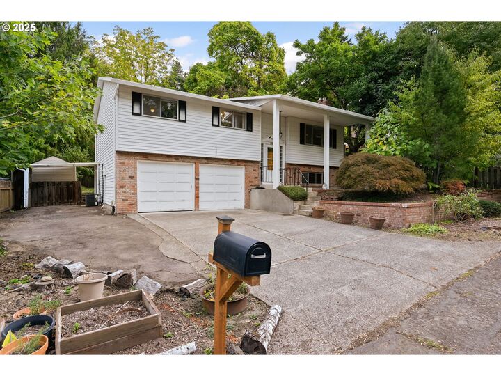 Property Photo:  8002 SE 104th Ave  OR 97266 