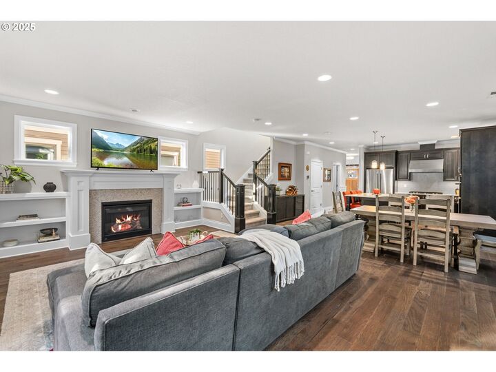 Property Photo:  7868 SW 30th Ave  OR 97219 