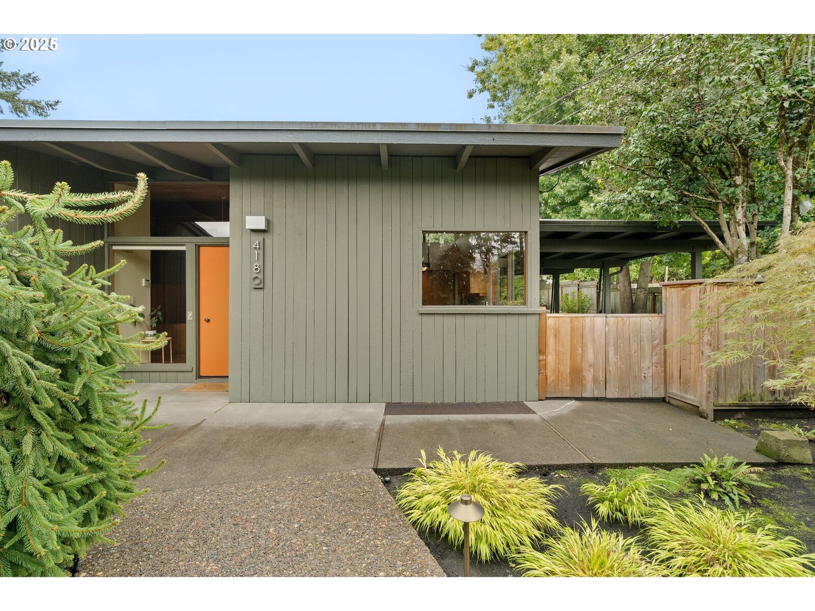 Property Photo:  4180 SW 103rd Ct  OR 97005 