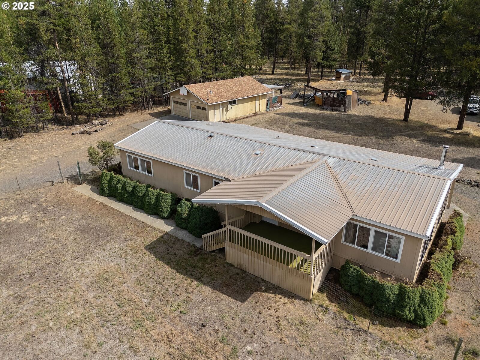 Property Photo: 52128 Stearns Rd OR 97739