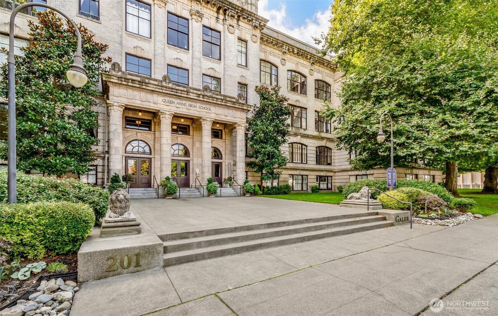 Property Photo:  201  Galer Street 334  WA 98109 