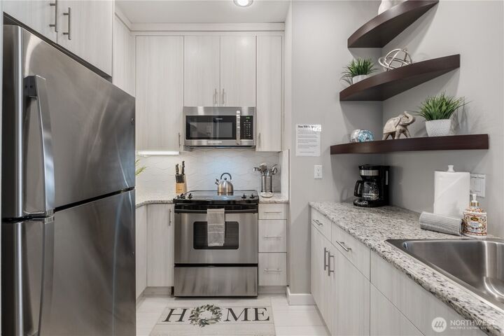 Property Photo:  2414  1st Avenue 525  WA 98121 