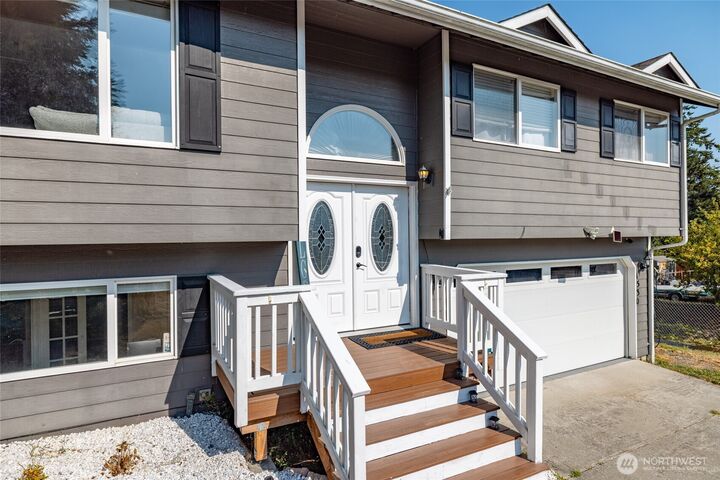 Property Photo:  1530 SW 16th Avenue  WA 98277 
