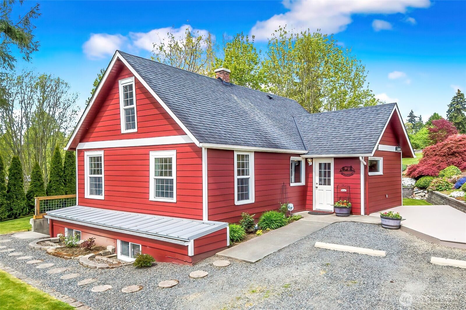 Property Photo:  6919  69th Avenue SE  WA 98290 