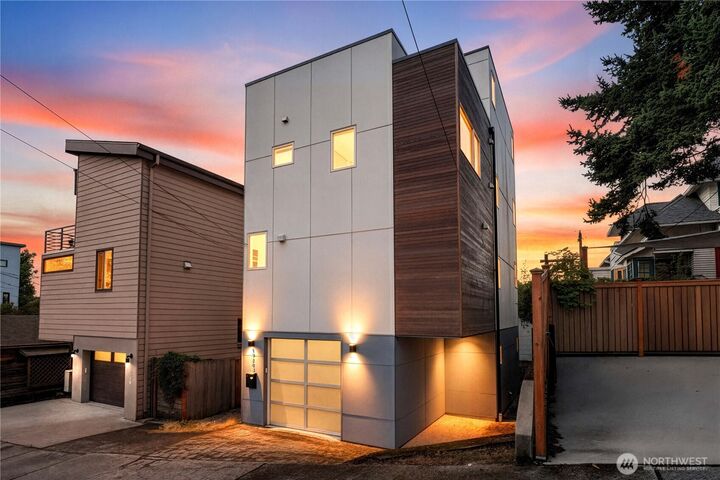 Property Photo:  1928 B  10th Avenue  W  WA 98119 