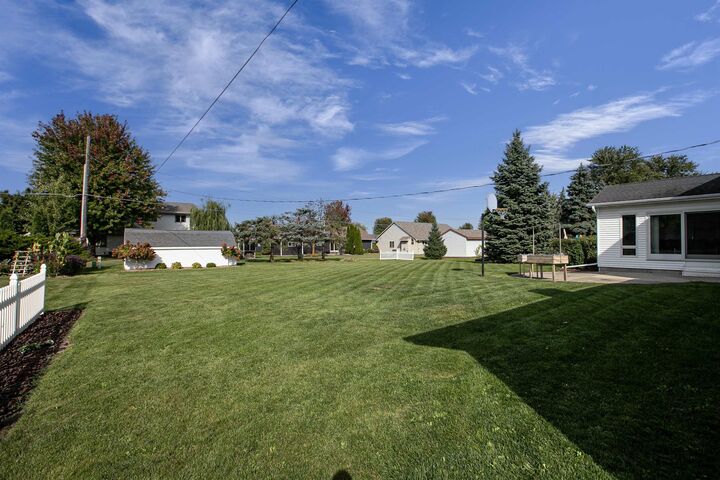Property Photo: 119 Homewood Court WI 54140-1149
