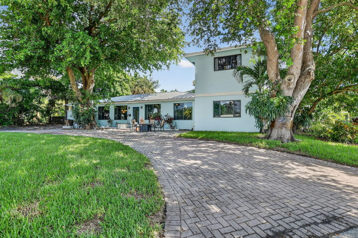 Property Photo:  1517 SE 4th Court  FL 33441 