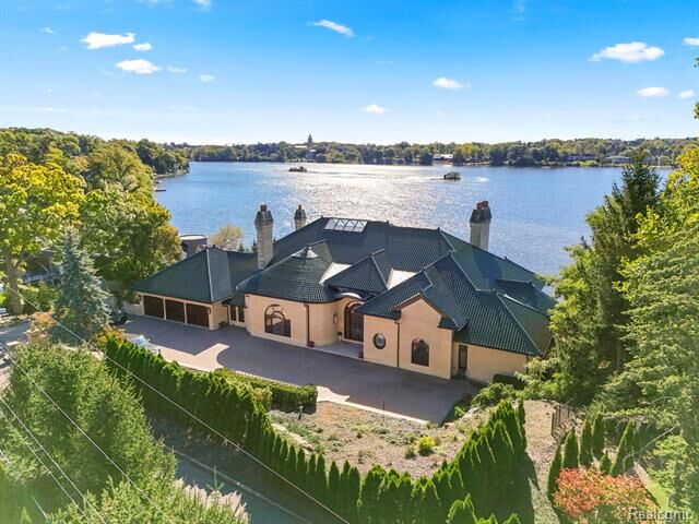 Property Photo:  1567 Island Lane  MI 48302 