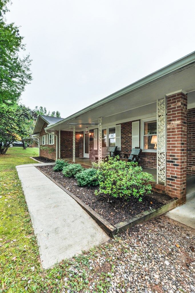 Property Photo: 705 Northview Drive VA 23901