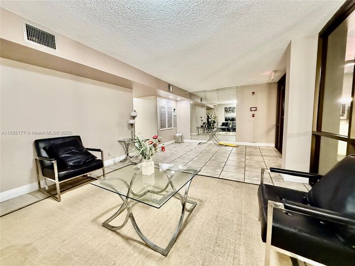 Property Photo:  2761 S Taft St 201  FL 33020 