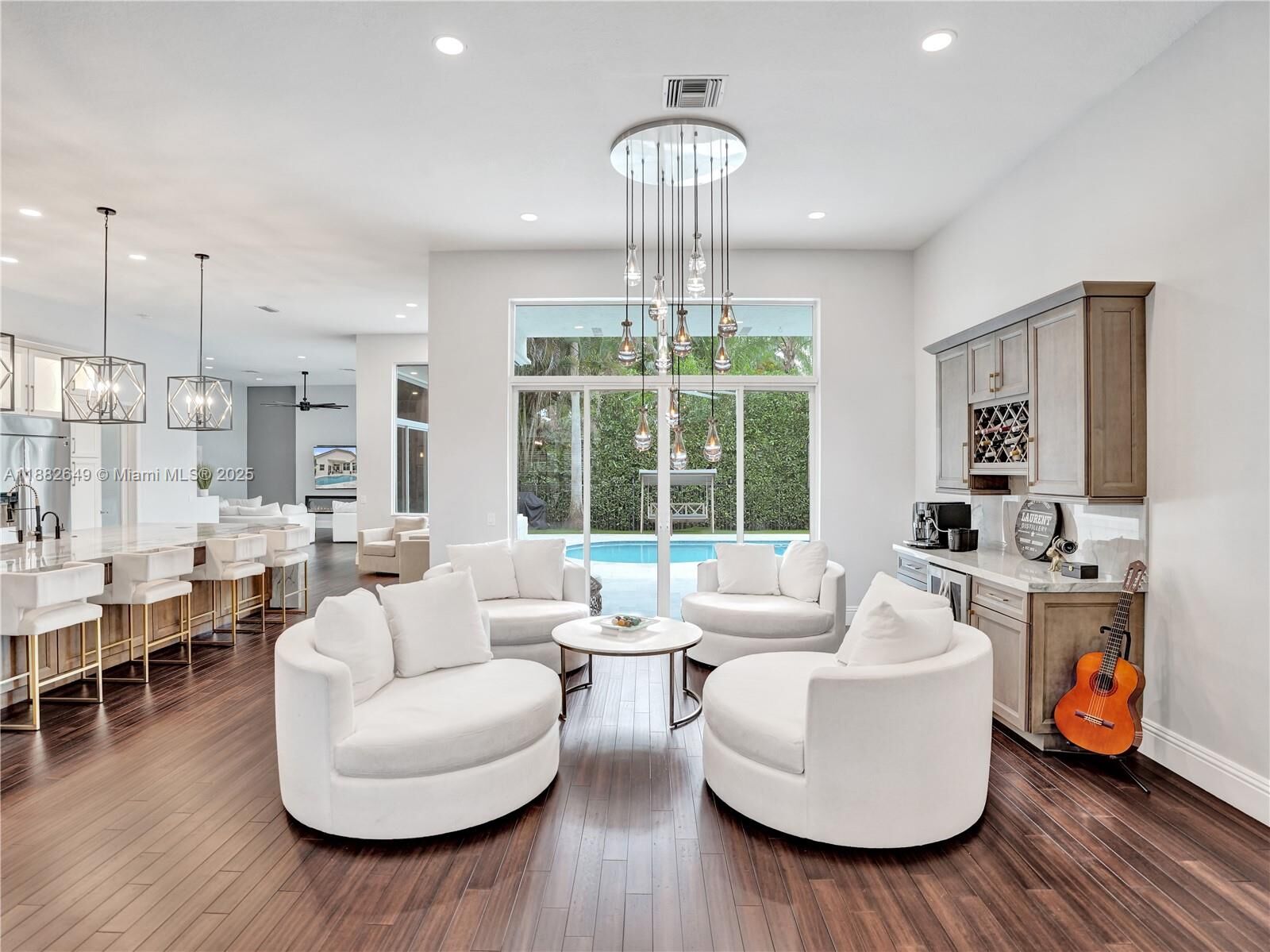 Property Photo:  2496 Eagle Run Drive  FL 33327 