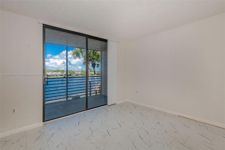 Property Photo: 1100 Colony Point Cir 208 FL 33026