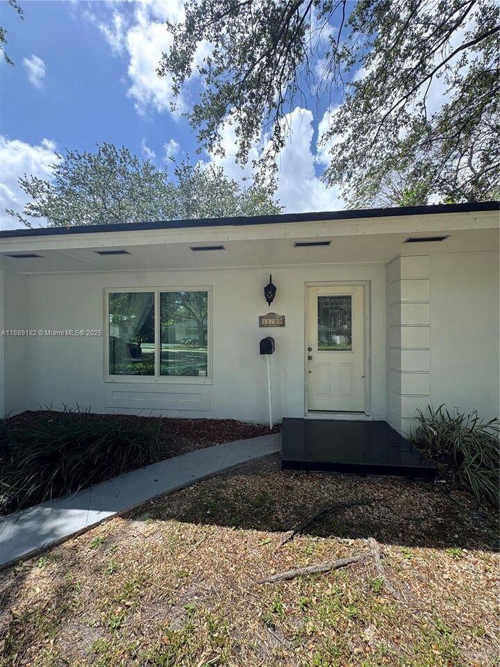 Property Photo:  11780 SW 81st Rd 11780  FL 33156