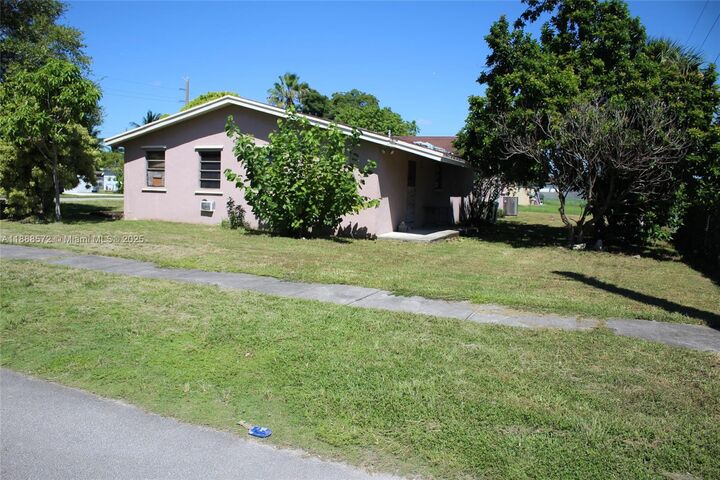 Property Photo: 15121 SW 105th Ct FL 33176
