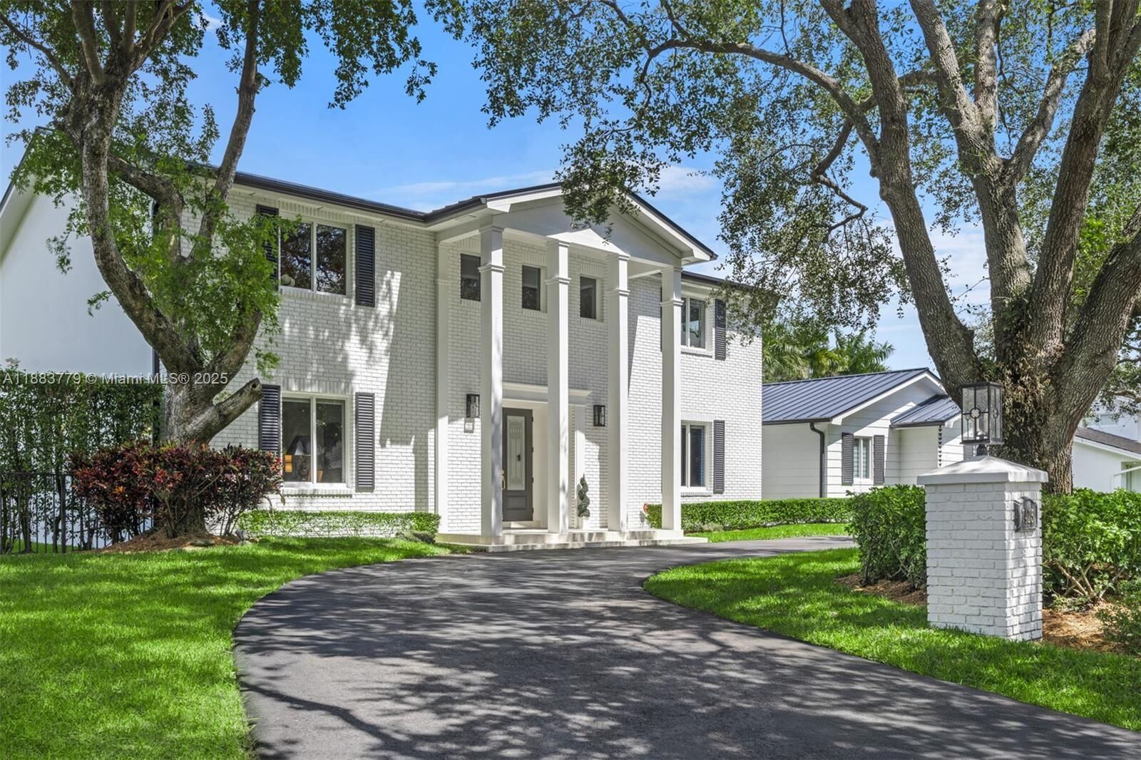 Property Photo: 7425 SW 115th St FL 33156