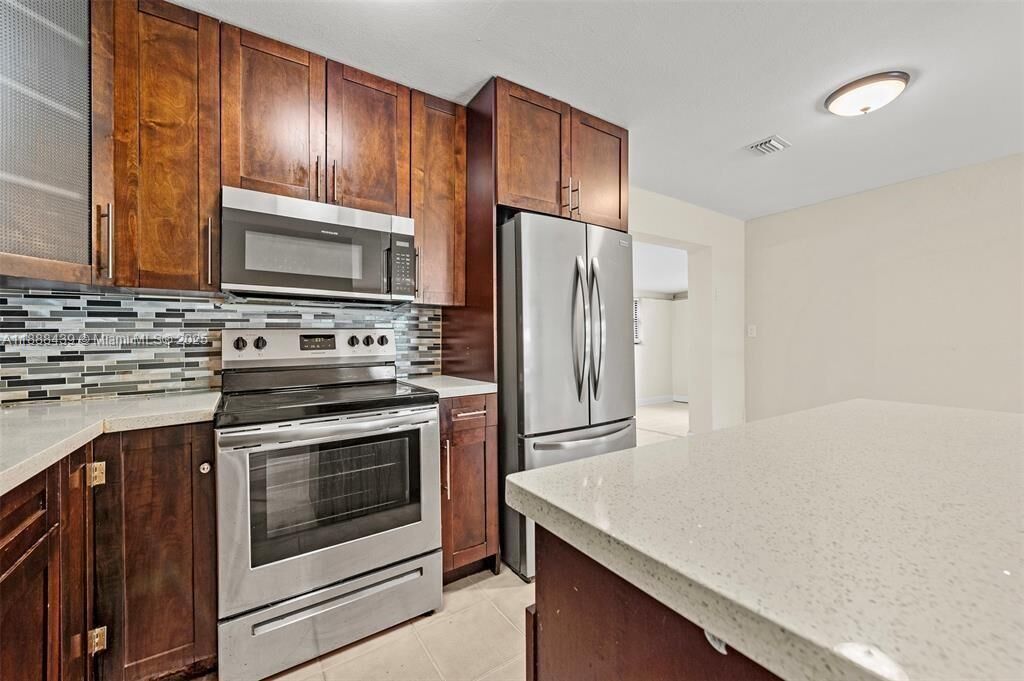 Property Photo: 1524 NW 18th Ct 0 FL 33311