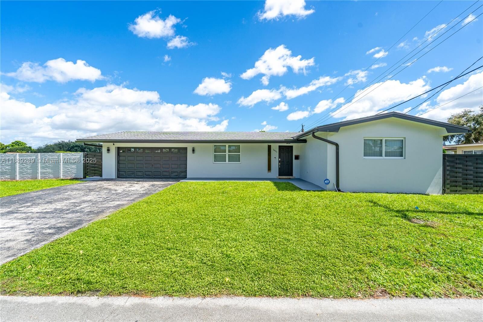 Property Photo: 1621 NW 85th Way FL 33024
