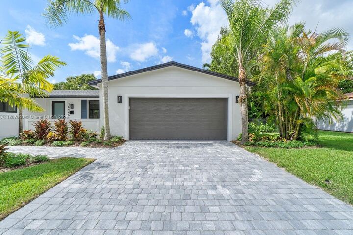Property Photo:  10460 SW 93rd St  FL 33176 