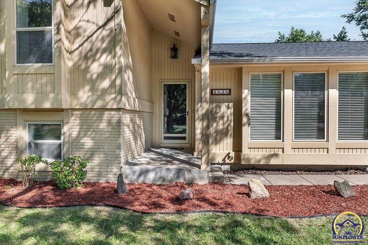 Property Photo:  4828 SW Cochise Ave  KS 66614 