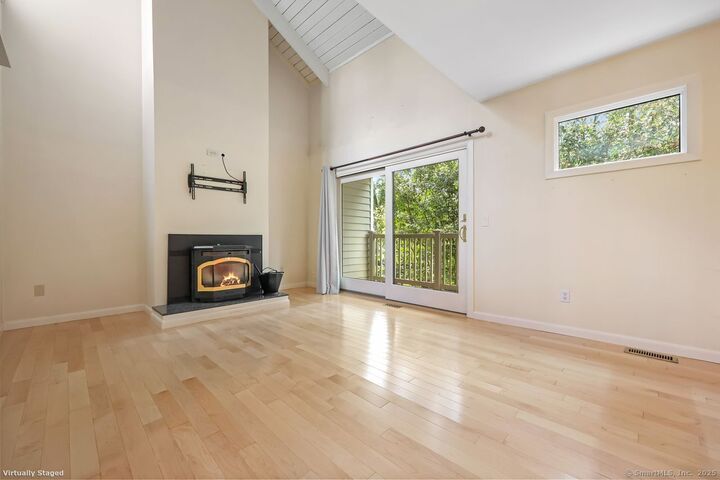 Property Photo: 8 Currier Court 8 CT 06410