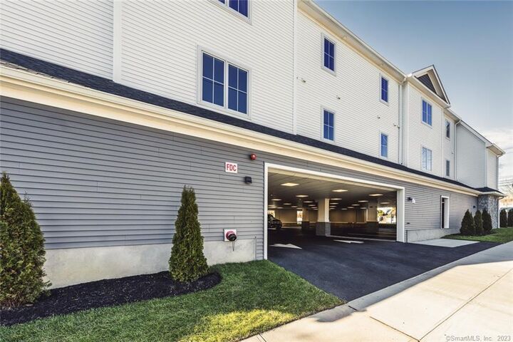 Property Photo:  783 Kings Highway East 206  CT 06825 