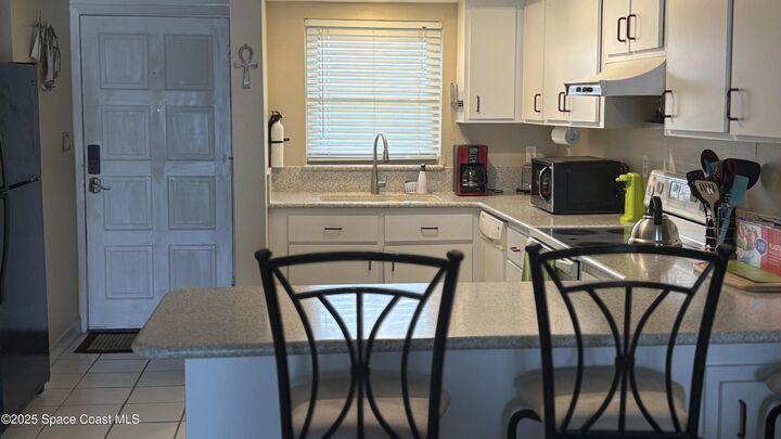 Property Photo:  
