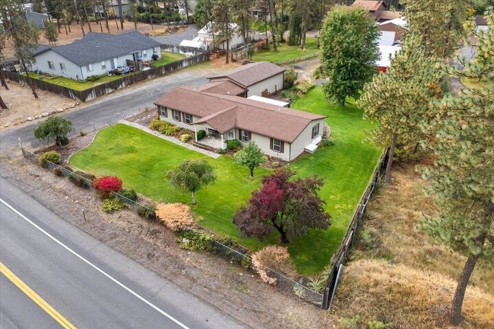 Property Photo:  8827 N Seven Mile Rd  WA 99026 