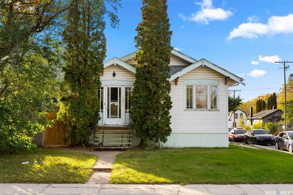 Property Photo: 1400 Queen Street SK S4T 4B8