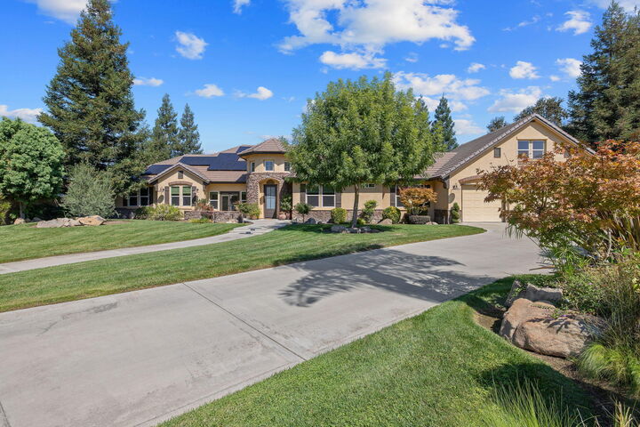 Property Photo:  1548 N Rova Street  CA 93291 