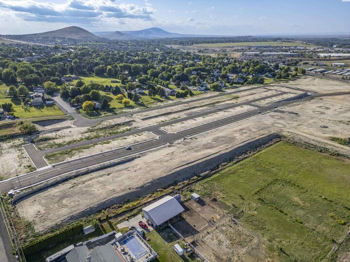 Property Photo:  2380 Lariat Lane  WA 99352 