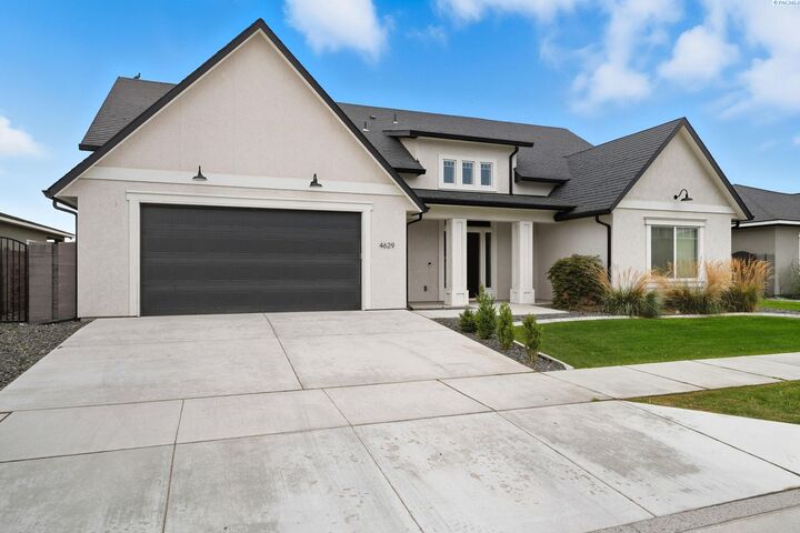 Property Photo:  4629 Village View St  WA 99352-8583 