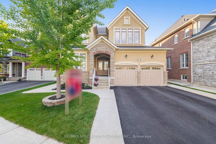 Property Photo: 44 Gentle Fox Drive ON L7C 3S5