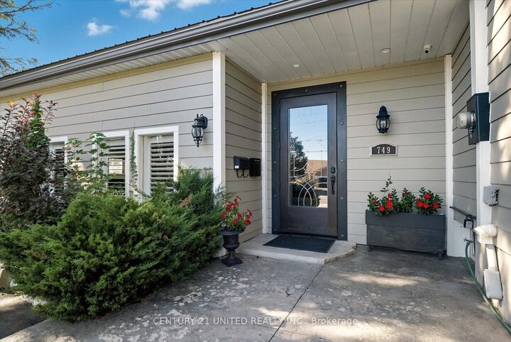 Property Photo:  749 Spillsbury Drive  ON K9K 1K9 