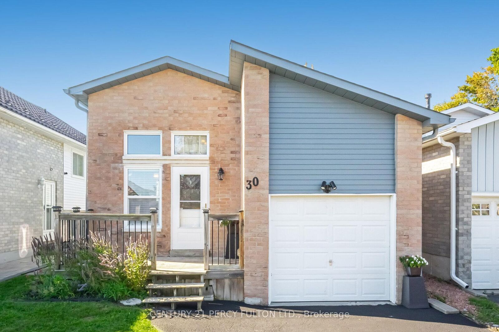 Property Photo:  30 Firwood Avenue  ON L1E 1P9 