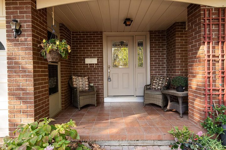 Property Photo: 41 Hope Crescent ON K8P 4S3