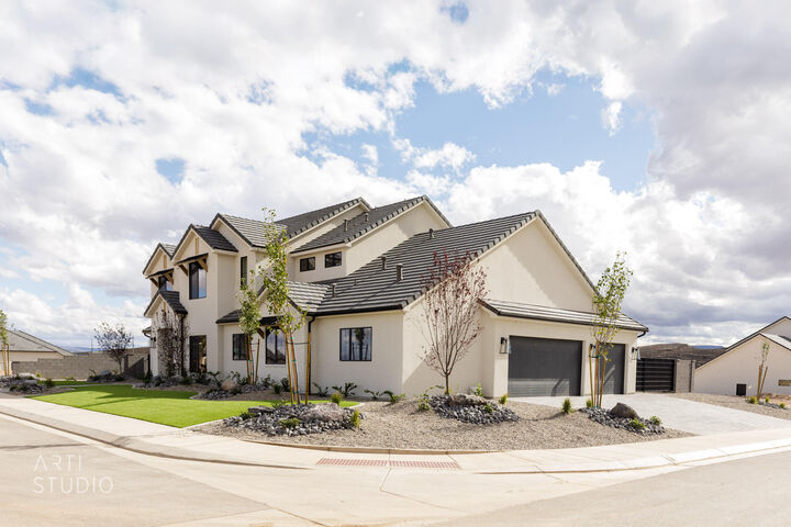 Property Photo: 1737 W Belayer Dr UT 84770