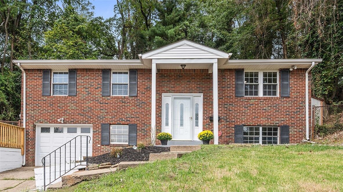 Property Photo:  7901 Orlan Pl  PA 15147 