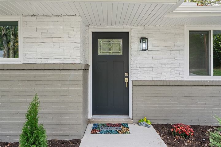 Property Photo:  302 McKinney Dr  PA 15108 