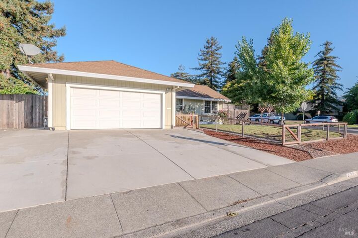 Property Photo:  978 Eleanor Avenue  CA 94928