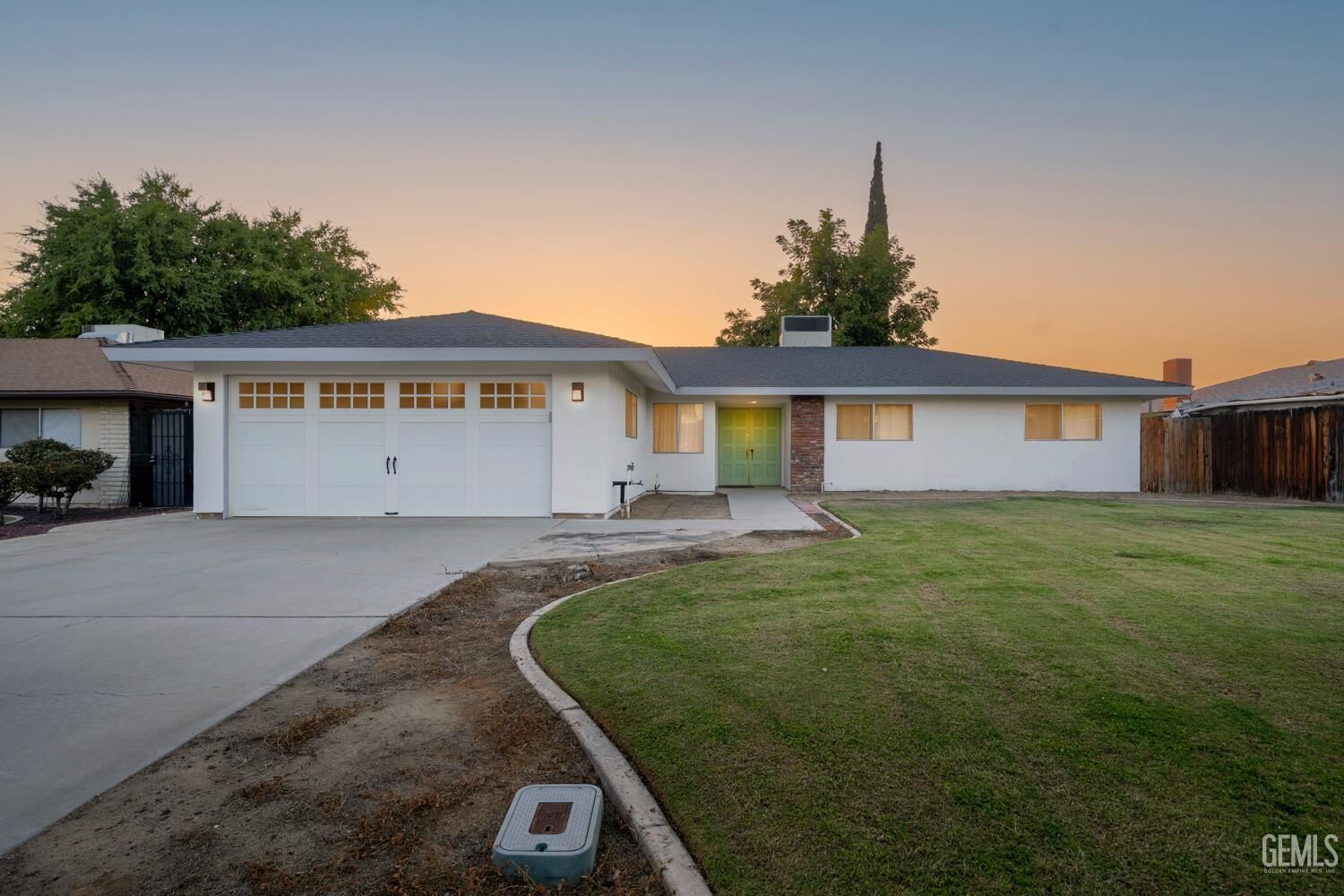 Property Photo:  5605 Nomi Street  CA 93308 