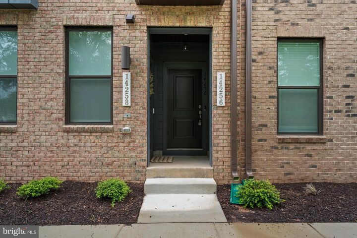 Property Photo: 14256 Newbrook Drive 30 VA 20151