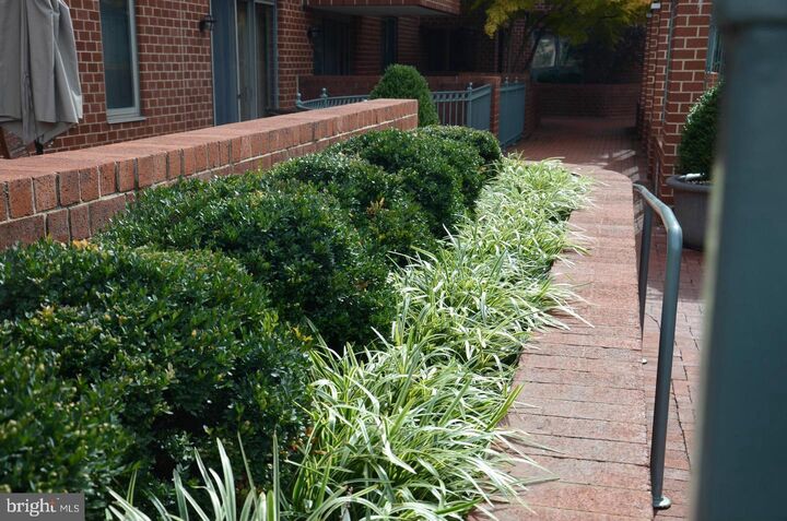 Property Photo:  1050 N Taylor Street 1-105  VA 22201 