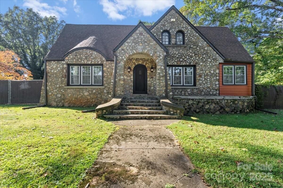 Property Photo:  1001 Church Street  NC 28086 