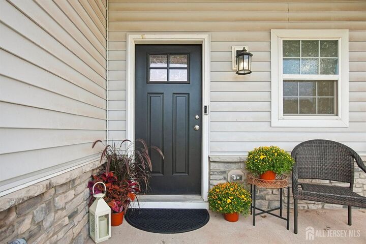 Property Photo:  15 Pansy Court  NJ 08873 