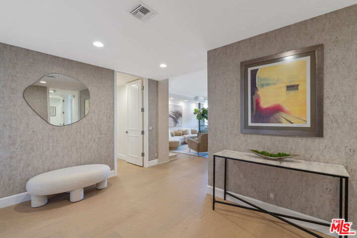 Property Photo:  211 S Spalding Dr  CA 90212 