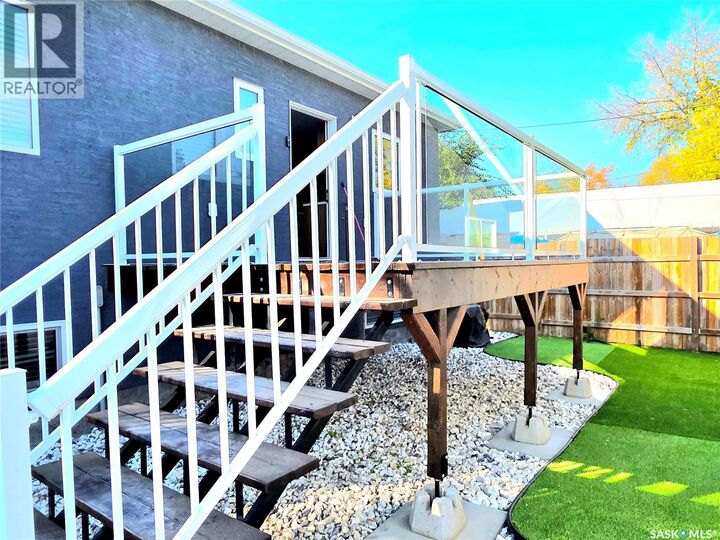 Property Photo:  720 O Avenue S  SK S7M 2S5 