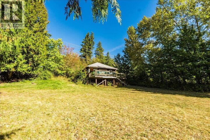 Photo de la propriété:  3788 Broadwater Road  BC V1N 4V4 