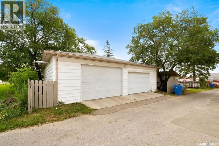 Property Photo:  360 Angus Street  SK S4R 3K6 