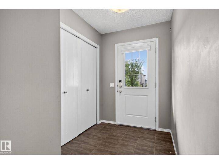 Property Photo:  16 Royal St  AB T8N 7N8 